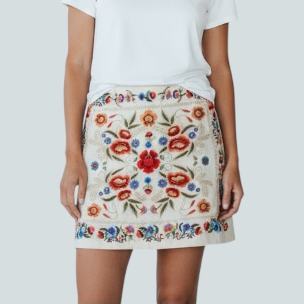 Women’s Mini Vintage Skirt with Floral Embroidered design Size Small